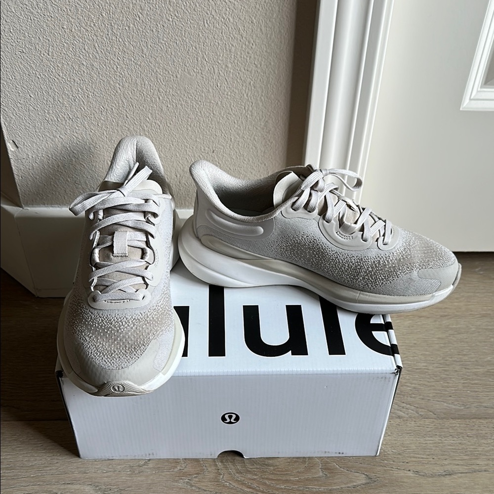 EUC chargefeel 2 workout shoe baked clay/baked clay/white size 5.5 lululemon